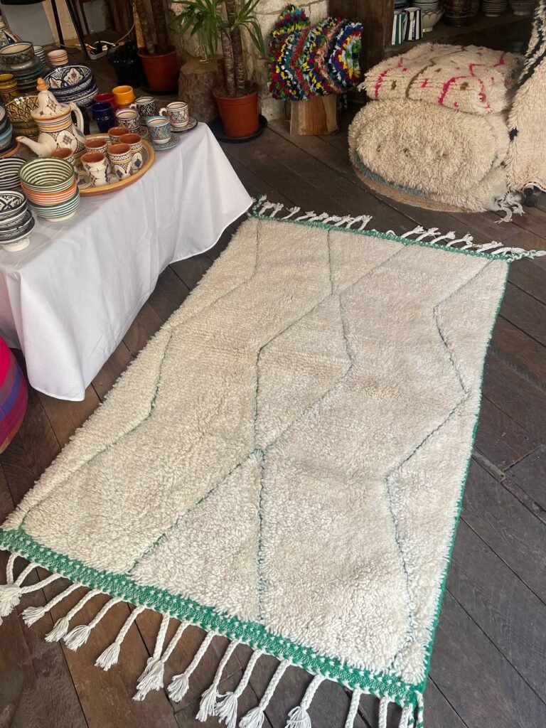 Tapis berbère en laine vert et blanc