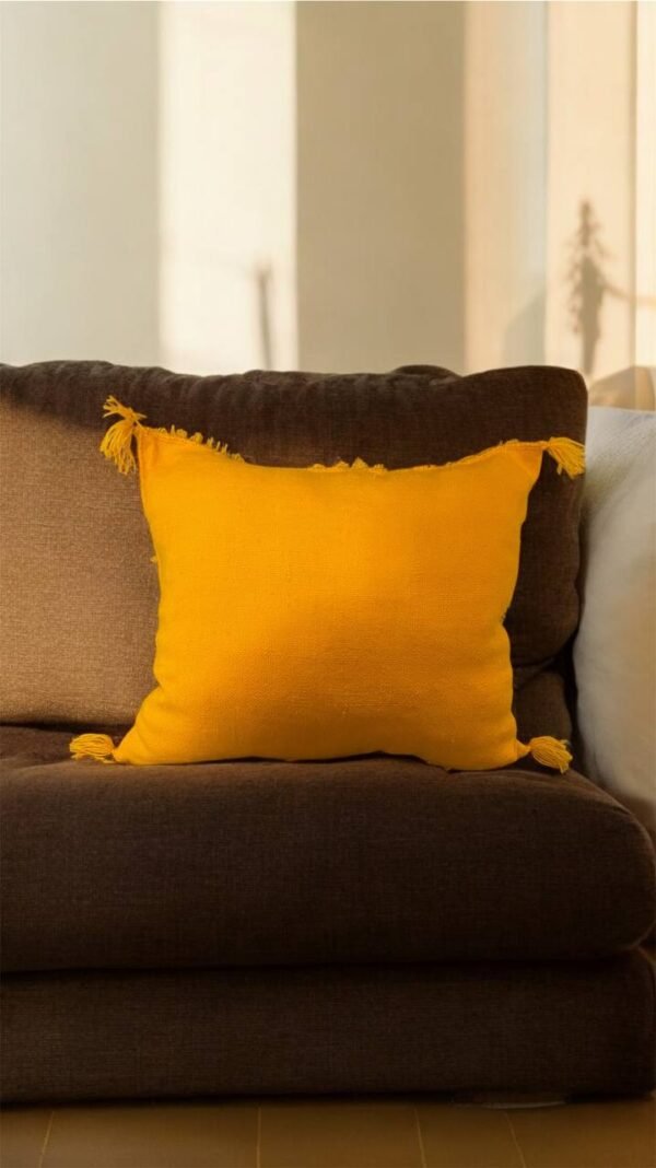 Coussin jaune artisanal